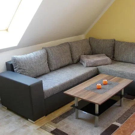 Ferienwohnung アパート ツィノヴィッツ